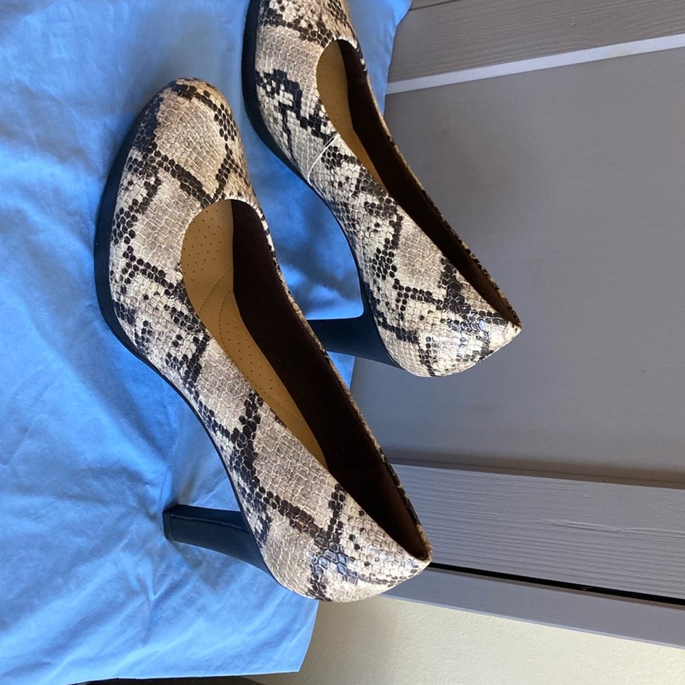 Clarks Snakeskin Patterned Heels in Black and Cream - Picture 11 of 12